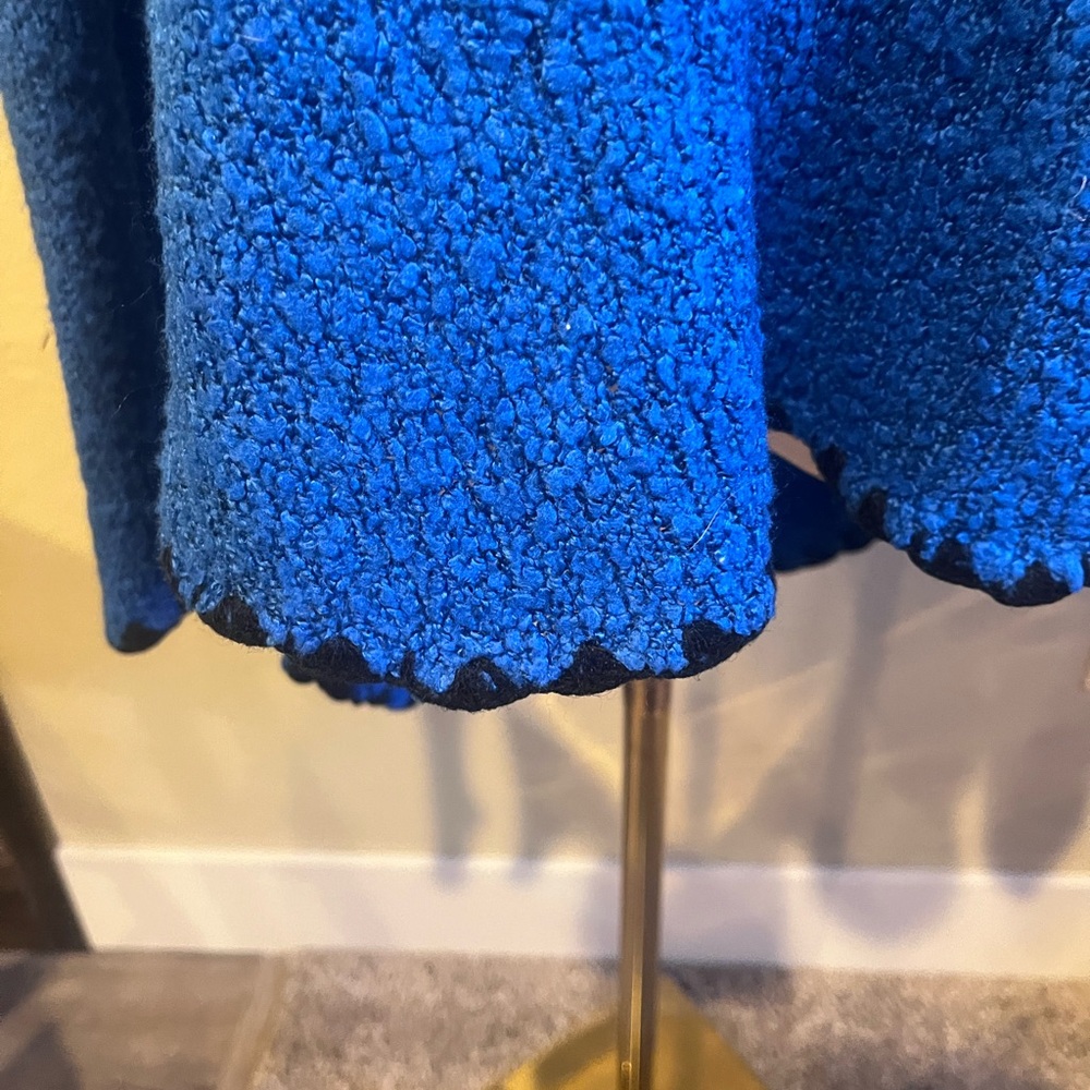Textured Electric Blue V-Neck Collared Sweater - Picture 5 of 5